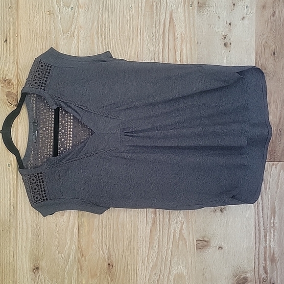 Prana Charcoal Gray Split Neck Tee with Crochet Trim Size Small - Picture 1 of 6